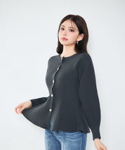 3wayの着こなしを楽しめる軽やかニット