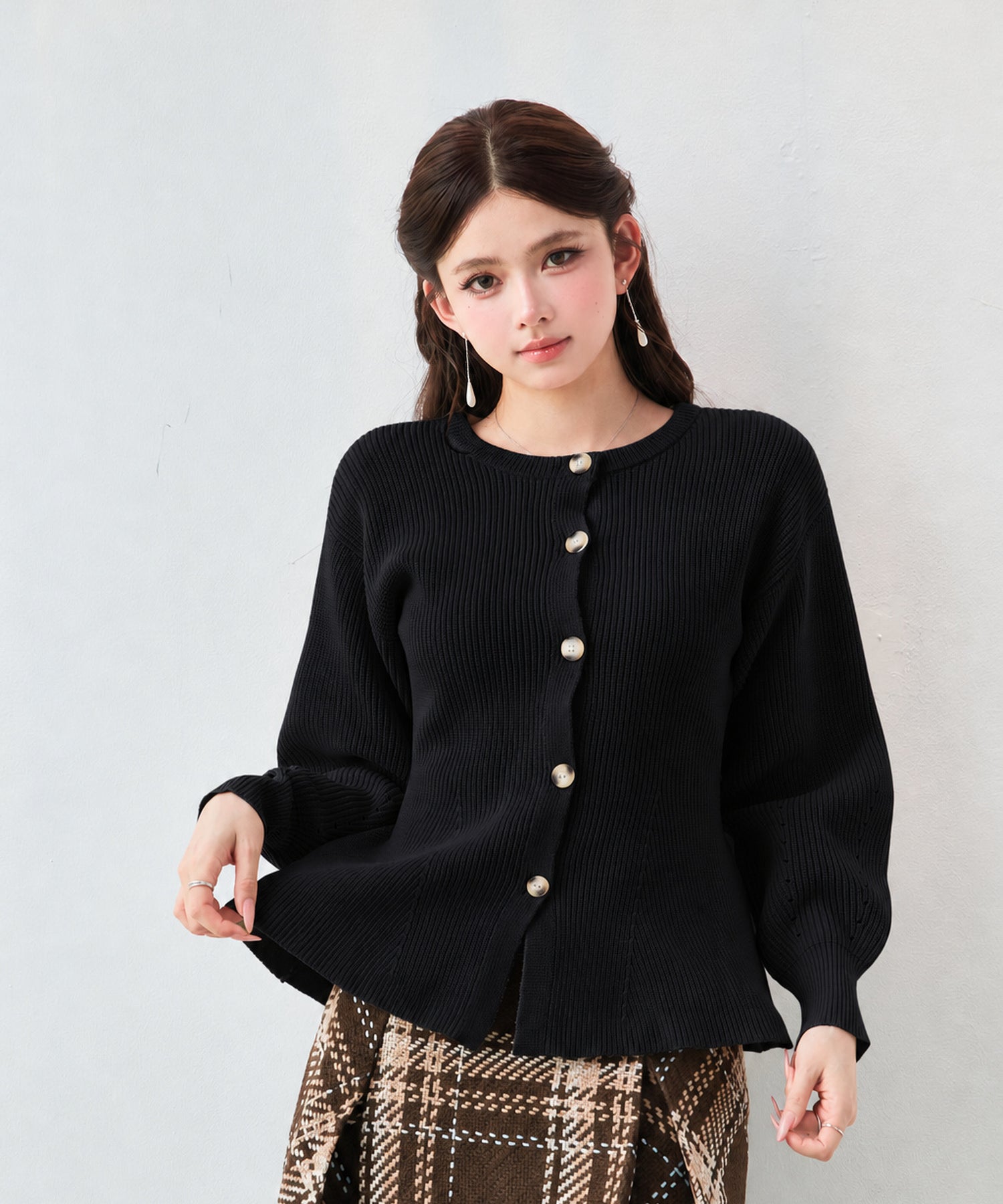 3wayの着こなしを楽しめる軽やかニット