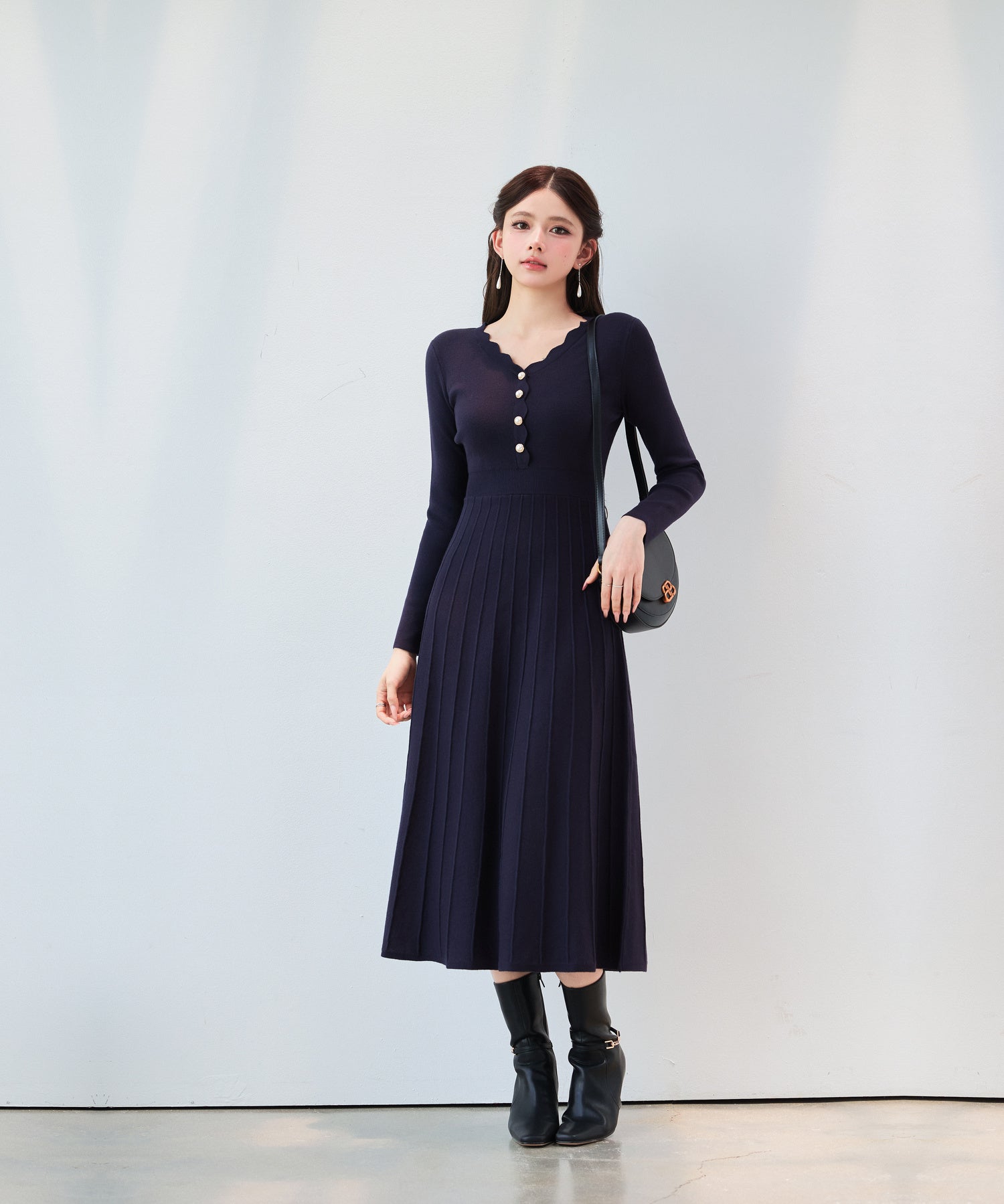 スカラップネックロングニットワンピース