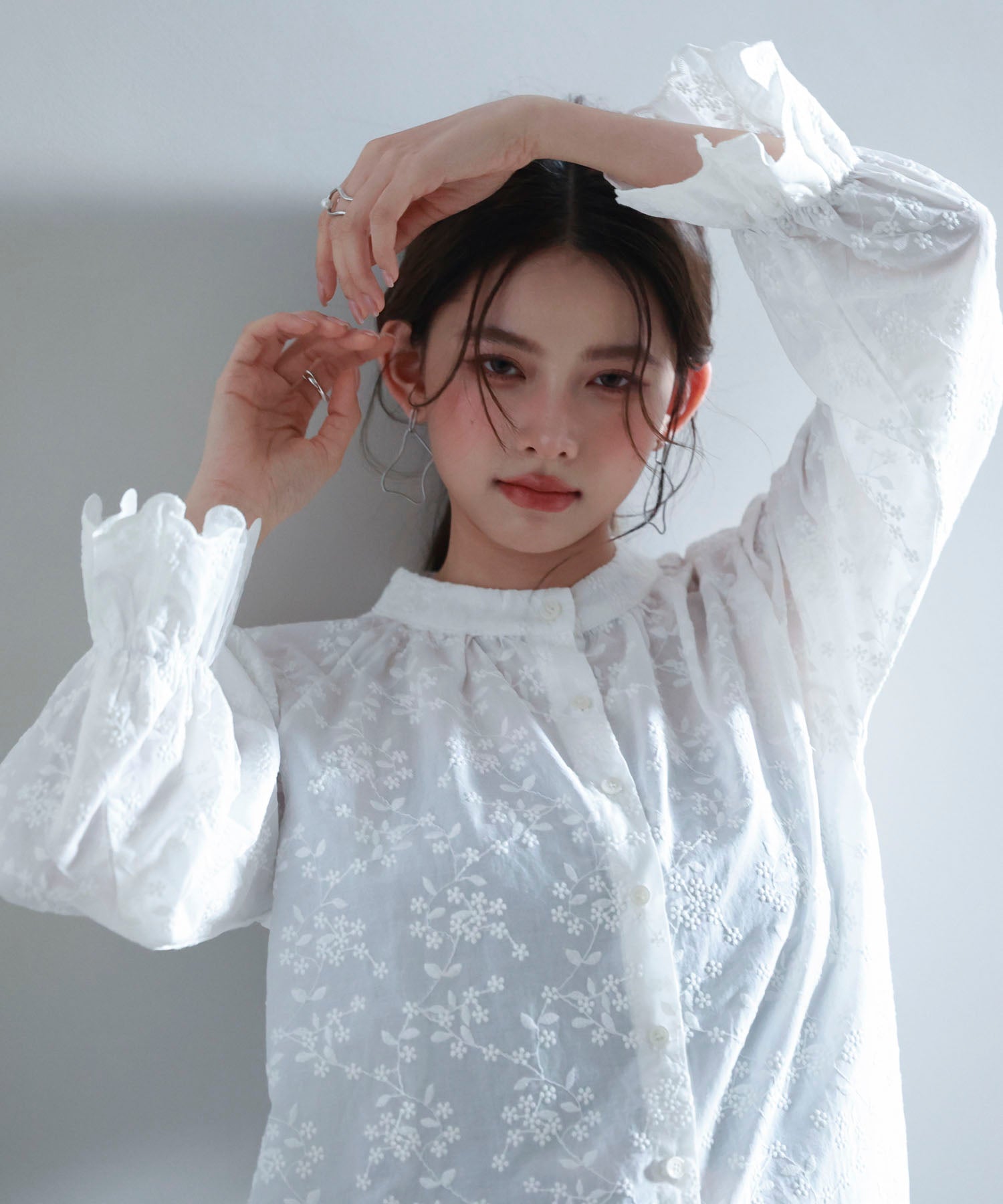 立ち襟スカラップ刺繍シャツブラウスsdphxz1142 ホワイト – [公式