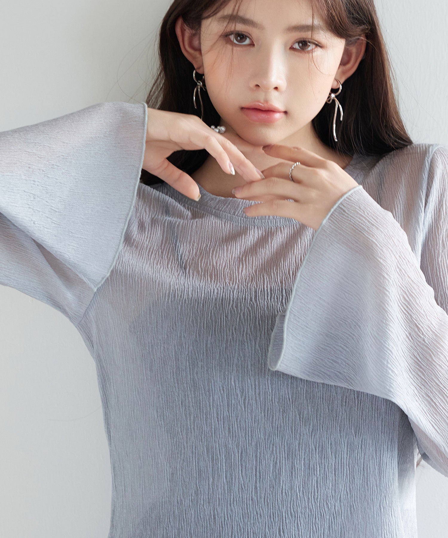 一枚でもインナーでもヘビロテまちがいなしのシアー感トップ、フレアスリーブ フレアトップス ｜ 春夏にぴったり、全4色 × 2サイズ