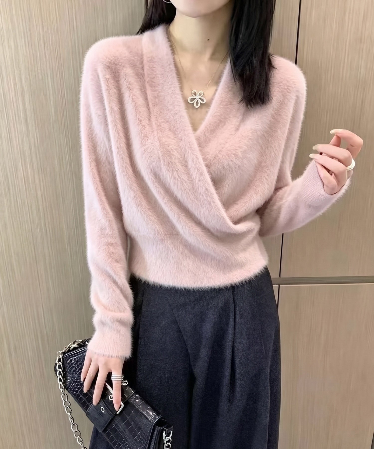 カシュクールネックシャギーニット