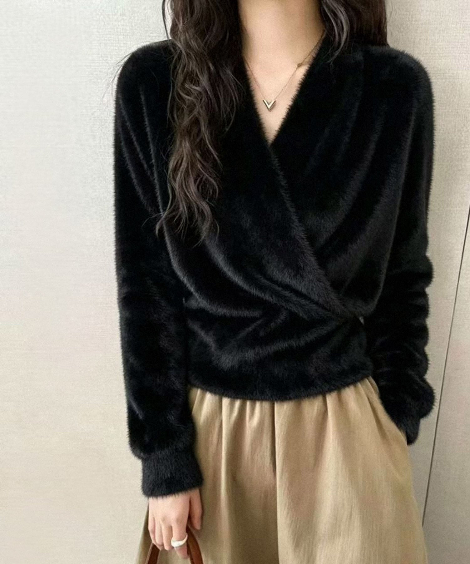 カシュクールネックシャギーニット