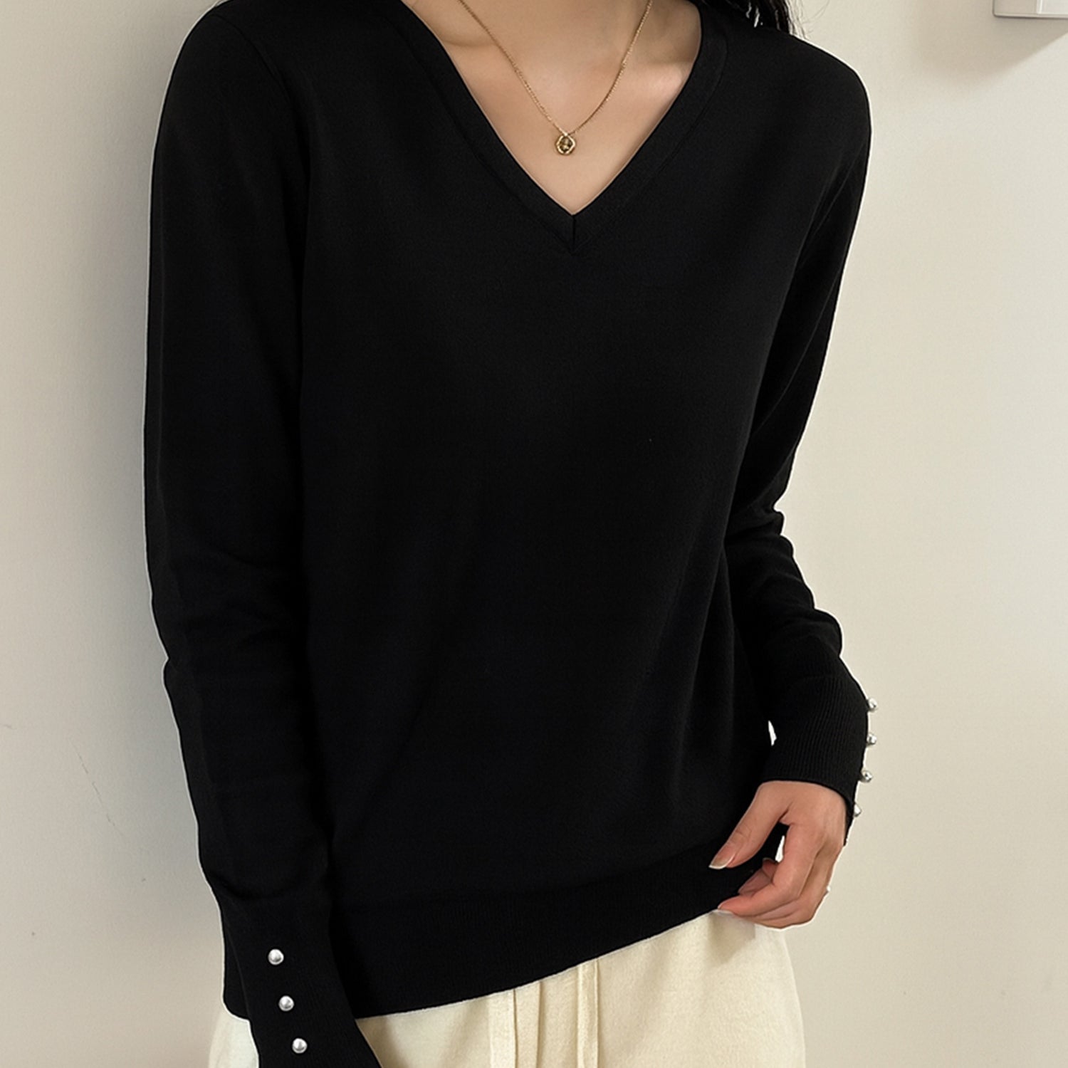 パールボタン付きVネックニットプルオーバーxyf2150c-103-8