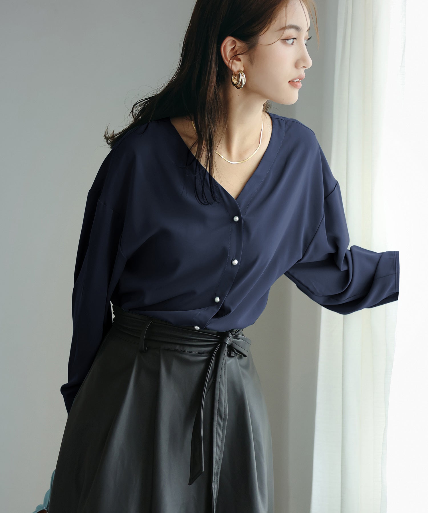バックVネックシフォンブラウス ｜ 全14色 × 4サイズ