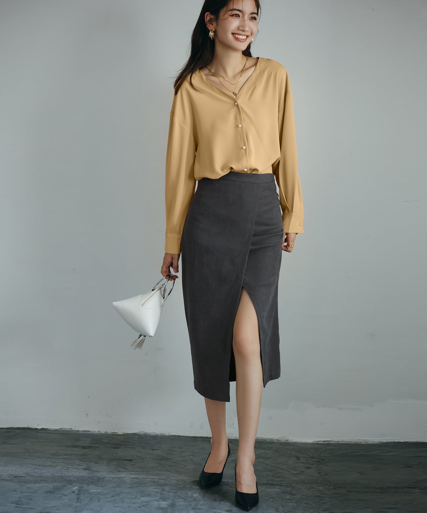 バックVネックシフォンブラウスxyz2413 ライトブラウン – [公式]SAISON