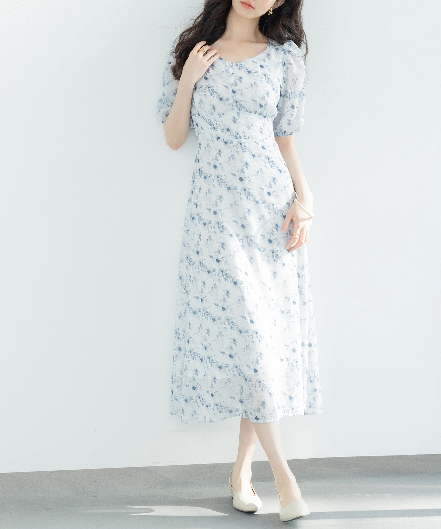 専用♪美品♪ pas de calais 花柄 ギャザー ワンピース 多少透け感 花柄ギャザースリーブミモレ丈ワンピースsdp0214 ブルー – [公式